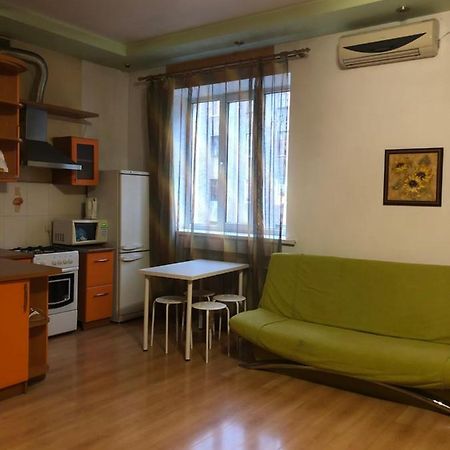 Квартира-Студия На Котляра Charkiv Exteriör bild